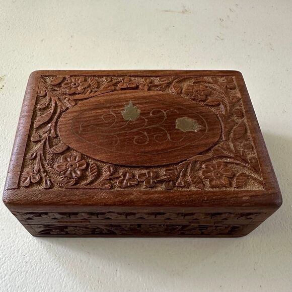 Vintage Hand Carved Inlaid Brass Accent Wooden Jewelry Trinket Keepsake Box - Picture 2 of 6